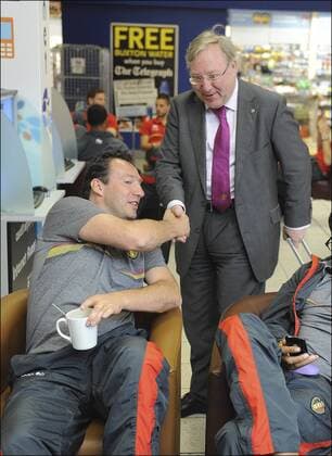 Marc Wilmots, Francois De Keersmaecker (Präsident Belgischer Fußballverband) - Fussball - Der Präsident des Belgischen Fußballverbandes besucht die Belgische Fußballnationalmannschaft am Flughafen - 08 09 2012 PhotoNews Panoramic 