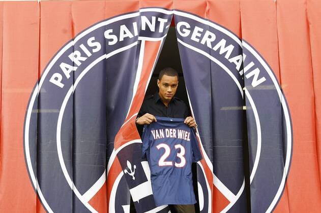 Gregory Van Der Wiel - Pressekonferenz - Neuzugang Gregory van der Wiel bei Paris Saint Germain PSG - 13 09 2012 GwendolineLeGoff Panoramic 