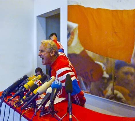 FC Bayern München 10.03.1998 Wutrede von Trainer Giovanni Trapattoni, in der hitzigen, dreieinhalbminütigen Rede entstandenen Satzkonstrukte wie: Was erlauben Strunz - schwach wie eine Flasche leer - Ich habe fertig