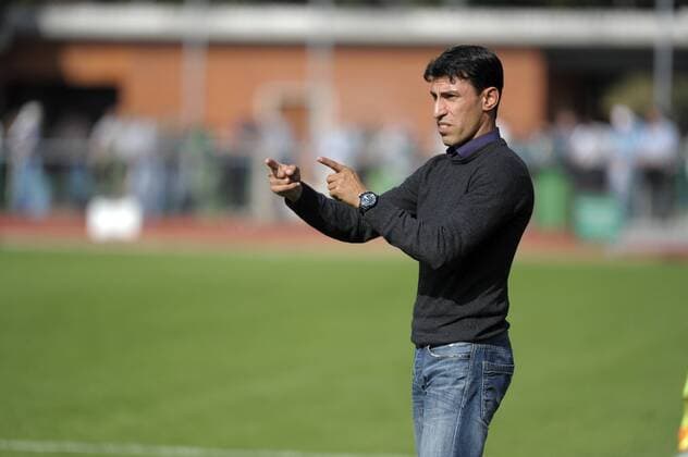 Werder Bremen II - VfB Luebeck im Bild: Ramazan YILDIRIM, Trainer VfB Luebeck, in der Coachingzone. Portrait DEU, Bremen, Weserstadion Platz 11, Regionalliga Nord, Saison 2012 2013, 7. Spieltag, 16.09.2012,