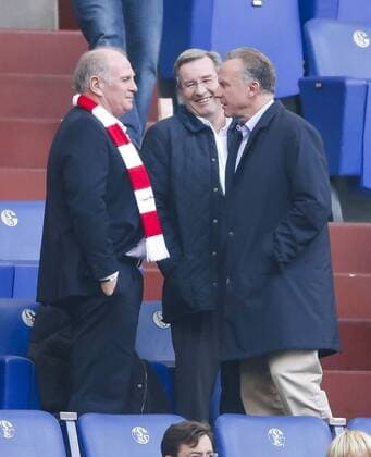 Präsident und Aufsichtsratsvorsitzender Uli HOENESS (FCB), Karl HOPFNER (FCB Geschaeftsführer), Karl-Heinz RUMMENIGGE (Vorstandsvorsitzender FCB AG) Funktionär, Geschäftsführer, Manager, Management, Vereinsführung, Vereinsleitung Fussball 1. Bundesliga , Gelsenkirchen , am 22.09.2012 FC SCHALKE 04 - FC BAYERN MÜNCHEN 0-2 04.Spieltag, Liga1, Spieltag4, Liga01, 1.Liga Saison1213 , Saison 2012 2013