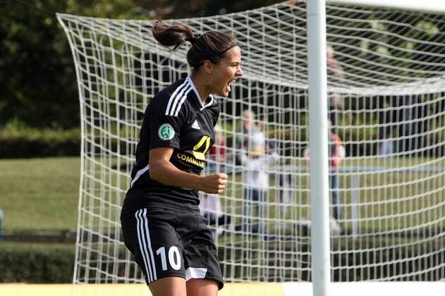 Dzenifer Marozsan (Frankfurt) jubelt nach dem Tor zum 2:1, 1. FFC Frankfurt - Bayer Leverkusen, 1. Frauen Fussball Bundesliga 2012 2013, 23.09.2012