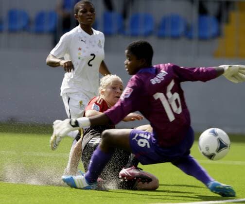 Fifa U 17 Women World Cup 2012 -- Germany - Ghana -- in Baku - Theresa Panfil gegen Naomi ANIMA und Victoria AGYEI