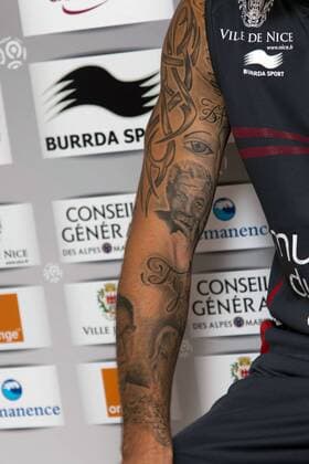 Tattoo am Arm von Didier Digard auf einer PK des OGC Nizza - 24 09 2012 xPatriceMasantexPanoramicx 