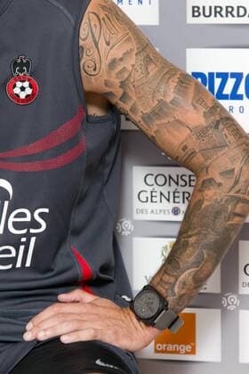 Tattoo am Arm von Didier Digard auf einer PK des OGC Nizza - 24 09 2012 xPatriceMasantexPanoramicx 