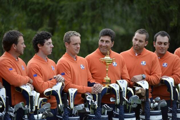 The European team members Graeme McDowell of Northern Ireland (Nordirland) (L-R), Rory McIlroy of Northern Ireland (Nordirland) , Luke Donald of England, team captain Jose Maria Olazabal of Spain, Sergio Garcia of Spain and Francesco Molinari of Italy pose for photos before the start of the 39th Ryder Cup at Medinah Country Club on Tuesday, September 25, 2012 in Medinah, Illinois. Ryder Cup play begins Friday.  BKX2012092508