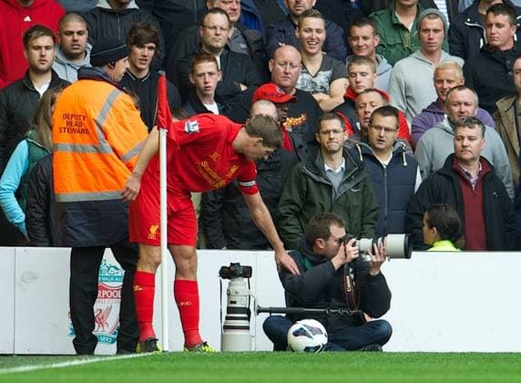 Football - soccer: Barclays Premier League, Liverpool FC - Manchester United FC, Liverpool s captain Steven Gerrard is forced to ask Manchester United s Getty Images photographer Matthew Peters to move his equipment out of the way before talking a corner kick during the Premiership match at Anfield xHOCHxZWEIx xPropagandax 