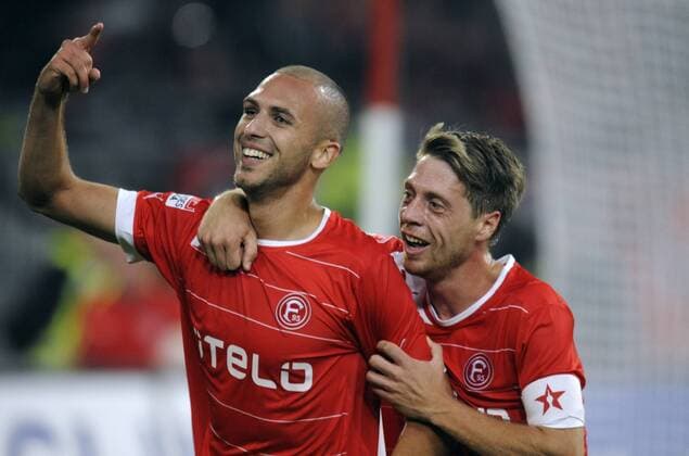 Fussball-Bundesliga, Deutschland, Herren, Saison 2012 2013, 6. Spieltag, ESPRIT-Arena Düsseldorf: Fortuna Düsseldorf (rot) - FC Schalke 04 (weiss) 2:2; Jubel Dani Schahin (Düsseldorf) nach seinem zweiten Tor zum 2:2 Ausgleich, zusammen mit Andreas Lambertz (Düsseldorf). Jubel, Freude, Aktion.