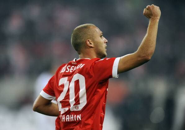 Fussball-Bundesliga, Deutschland, Herren, Saison 2012 2013, 6. Spieltag, ESPRIT-Arena Düsseldorf: Fortuna Düsseldorf (rot) - FC Schalke 04 (weiss) 2:2; Jubel Dani Schahin (Düsseldorf) nach seinem zweiten Tor zum 2:2 Ausgleich. Jubel, Freude, Aktion, Einzelbild.