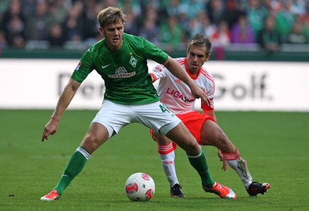 29.09.2012, Fussball 1. Bundesliga 2012 2013, 6. Spieltag, SV Werder Bremen - FC Bayern München , im Weserstadion Bremen. v.l. Niclas Füllkrug (Werder Bremen) , Philipp Lahm (Bayern München)