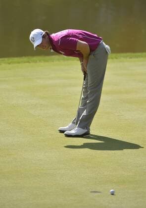 Team Europe s Rory McIlroy of Northern Ireland (Nordirland) reacts after missing his birdie putt on the 17th hole at the 39th Ryder Cup at Medinah Country Club on September 29, 2012 in Medinah,  BKX2012092936
