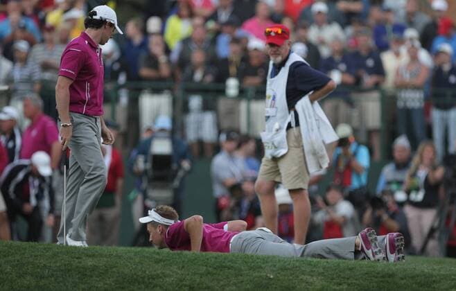 Golf- Ryder Cup 2012- Saturday PM Four-ball Ian Poulter gets down low to get a view of the 18th green at Medinah Country Club, Chicago, USA. 