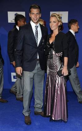 Dennis Diekmeier (HSV) mit Freundin Dana Blauer Teppich bei der 125 Jahre HSV Geburtstagsgala in der O2 World in Hamburg Hamburg, 29. September 2012