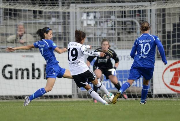 Fatmire Bajramaj (mi., Fra) erzielt das Tor zum 1:2, 1.FFC Turbine Potsdam - 1.FFC Frankfurt, Fußball, Frauen, Bundesliga, Saison 2012 2013, Potsdam, 30.09.2012,