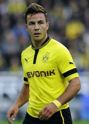 Fussball-Bundesliga, Deutschland, Herren, Saison 2012 2013, 6. Spieltag, Signal Iduna Park Dortmund: Bor. Dortmund (gelb) - Bor. Mönchengladbach (weiss) 5:0; Mario Götze (BVB). Aktion, Einzelbild.