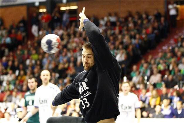 06.10.2012, AWD Hall, Hannover, Handball-Bundesliga, Ligaspiel TSV Hannover-Burgdorf vs TV Grosswallstadt, im Bild Andreas Wolff (33, TV Grosswallstadt) kann den Ball abwehren GER, 1. HBL, TSV Hannover-Burgdorf vs TV Grosswallstadt