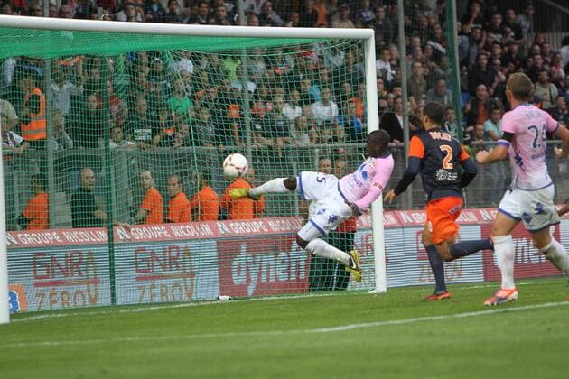 Mensah sauve son equipe FOOTBALL : Montpellier vs Evian Thonon Gaillard - Ligue 1 - 06 10 2012 RichardGosselin Panoramic 