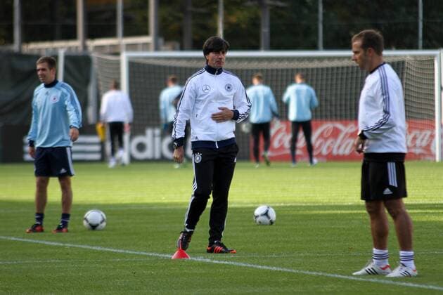 09.10.2012, DFB-Training, als Vorbereitung für die WM-Qualifikationsspiele gegen Irland und Schweden, Aktion Bundestrainer Joachim Löw (Deutsche Nationalmannschaft)