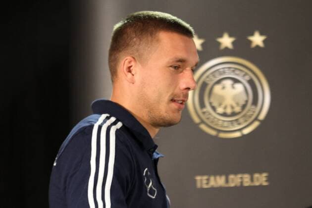 10.10.2012, Frankfurt, DFB-PK, zur Vorbereitung für die WM-Qualifikationsspiele gegen Irland und Schweden, Portrait Nationalspieler Lukas Josef Podolski (Deutsche Nationalmannschaft) gut gelaunt