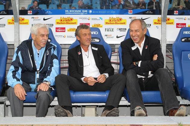 Fussball 2. Bundesliga BL 2012 13 - 14.09.2012 - VfL Bochum vs. TSV 1860 München Muenchen . Präsident Praesident Dieter Schneider (1860) links, Sportdirektor Florian Hinterberger (1860) mitte und Trainer Reiner Maurer (1860) rechts gut gelaunt . zufrieden . lacht . lächelt laechelt .
