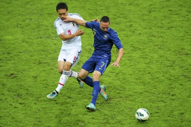 Franck Ribery (Fra) vs Yuto Nagamoto (Jpn) FOOTBALL : France vs Japon - match amical - 12 10 2012 JBAutissier Panoramic 
