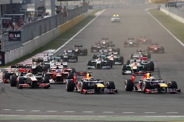 Motorsports: FIA Formula One World Championship 2012, Grand Prix of Korea, 2 Mark Webber (AUS, Red Bull Racing), 1 Sebastian Vettel (GER, Red Bull Racing), start, mass, Masse, Menge, viele, many xHOCHxZWEIx