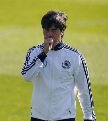 Joachim Löw, Trainer deutsche Nationalmannschaft, Einzelbild, Anspannung, Konzentration, hoch Training der Deutschen Nationalmannschaft, Nati, DFB, Training, Fußball, Fussball, soccer, Herren, Deutschland, Germany Berlin, 14.10.2012 Hertha BSC-Amateurstadion