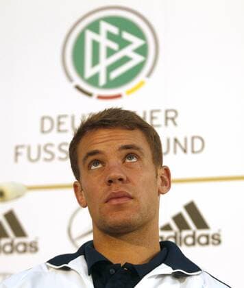 Manuel Neuer, Torwart der deutschen Nationalmannschaft, Porträt, Portrait, Anspannung, Konzentration, hoch PK der Deutschen Nationalmannschaft, Nati, DFB, Pressekonferenz, PK, Fußball, Fussball, soccer, Herren, Deutschland, Germany Berlin, 14.10.2012 Hertha BSC-Amateurstadion
