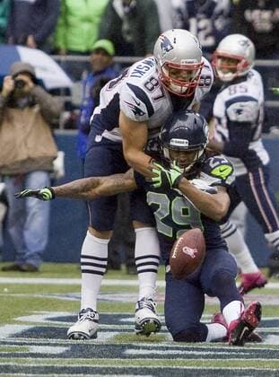 Seattle Seahawks free safety Earl Thomas (29) defends New England Patriots Rob Gronkowski in the end zone at CenturyLink Field in Seattle, Washington on October 14, 2012. With 1:18 remaining the Seahawks rallied for 14 points to stun the New England Patriots 24-23.  SEA2012101419