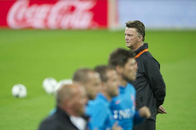(L-R) physical trainer Rene Wormhout of Holland, John Heitinga of Holland, Rafael van der Vaart of Holland, Klaas Jan Huntelaar of Holland, coach Louis van Gaal of Holland Netherlands Training Session 2012 2013 xVIxMAURICExVANxSTEENxIVx 1193154