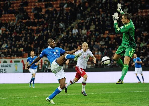Mailand, 16 10 2012 - Italien vs Dänemark: Tor durch Mario Balotelli 