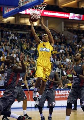 Steed Tchicamboud, Dashaun Wood, Shelden Williams Zweikampf Aktion Spielszene Alba Berlin - Elan Chalon-sur-Saone 18.10.2012 Basketball Turkish Airlines Euroleague O2-Wolrd Berlin Herren Saison 2012 2013