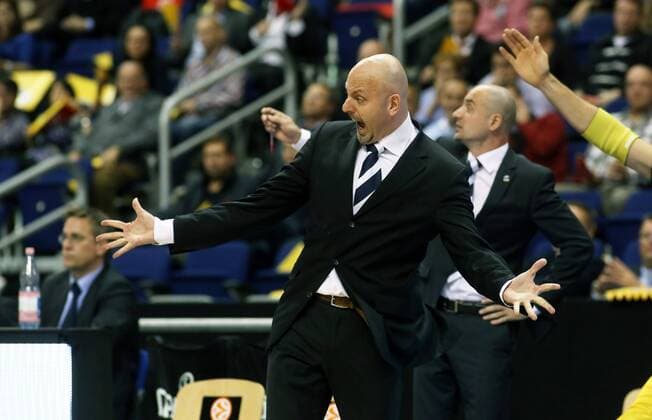 Trainer Sasa Obradovic Einzelbild Aktion Emotion Gestik Alba Berlin - Elan Chalon-sur-Saone 18.10.2012 Basketball Turkish Airlines Euroleague O2-Wolrd Berlin Herren Saison 2012 2013