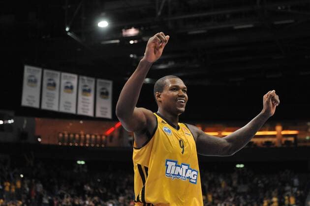18.10.2012, O2 World, Berlin, GER, EL (Turkish Airlines Euroleague), Alba Berlin vs. Elan Chalon im Bild Deon Thompson (ALBA Berlin) Jubel, jubelt, Freude, Glück, glücklich, positive Emotionen, Aktion Action