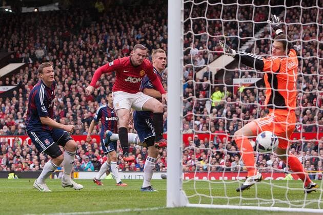Football - Premier League - Manchester United (ManU) vs. Stoke City Wayne Rooney of Manchester United scores with his head to level it at 1-1 at Old Trafford 