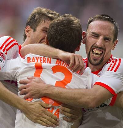 Düsseldorf, 20.10.2012, ESPRIT - ARENA Torjubel: Thomas Müller (FCB), Rafinha (FCB), Franck Ribery (FCB) Fortuna Düsseldorf - FC Bayern München
