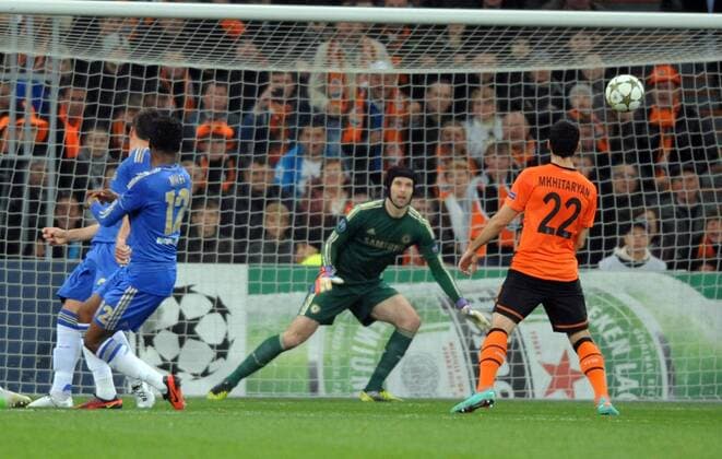 Keeper Petr Cech Football - 2012 2013 Champions League - Group E: Shakhtar Donetsk vs. Chelsea FC London at Donbass Arena, Donetsk, Ukraine. 