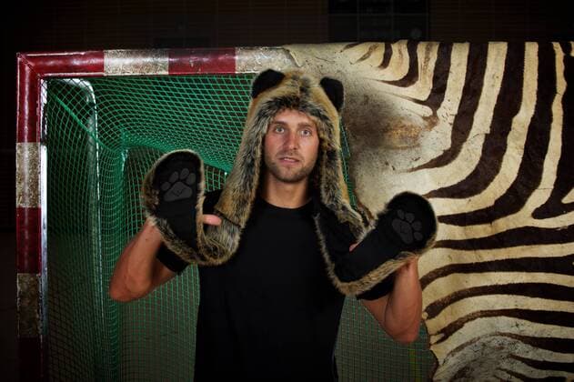 Handball HBL 1 Bundesliga Berlin 14.07.2012 Füchse Berlin TW Silvio HEINEVETTER mit einen ZEBRA Fell und FUCHS Fell Mütze