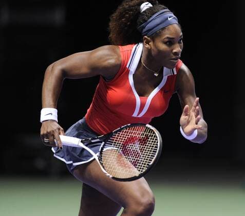 Serena Williams of the US returns a ball during the WTA Tennis Damen Championships tennis tournament in Istanbul, on October 27, 2012. 