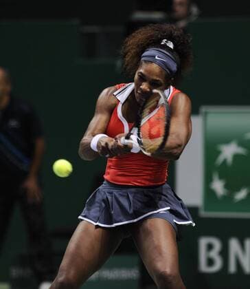 Serena Williams of the US returns a ball during the WTA Tennis Damen Championships tennis tournament in Istanbul, on October 27, 2012. 