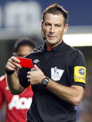 28.10.2012.London, England. Referee Mark Clattenburg with the red card in action during the the Premier League game between Chelsea and Manchester United at Stamford Bridge xKieranxGalvinx  ActionPlus11342869