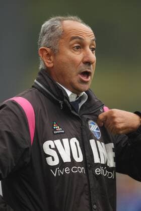 Osvaldo Ardiles Head Coach (Zelvia), October 28, 2012 - Football Soccer : 2012 J.LEAGUE Division 2, 40th Sec match between FC Machida Zelvia 1-0 FC Gifu at Machida Stadium, Tokyo, Japan.  (jyfa078897)