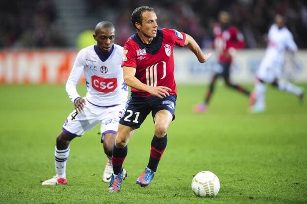 Laurent Bonnart (Lille) vs Jean Daniel Akpa Akpro (Toulouse) -- OSC Lille (LOSC) vs FC Toulouse - Coupe de la Ligue - 30 10 2012 xJBAutissierx 