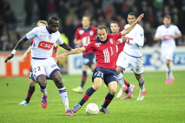 Laurent Bonnart (Lille) vs Cheik Mbengue (Toulouse) -- OSC Lille (LOSC) vs FC Toulouse - Coupe de la Ligue - 30 10 2012 xJBAutissierx 
