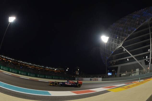 Free Practice 2: Daniel Ricciardo (AUS) Scuderia Toro Rosso STR7 Abu Dhabi Grand Prix, UEA 01-04 November 2012 