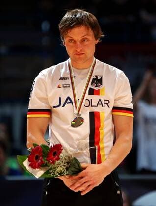 Aschaffenburg Kunstradfahren UCI Hallenradsport-Weltmeisterschaften 2012, Florian Blab (GER, 2. Platz) enttäuscht mit der Silbermedaille