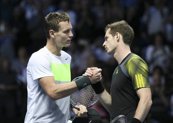 05.11.2012 London, England. Andy Murray (GBR) skahes hands with Tomas Berdych (CZE) during the Barclays ATP Tennis Herren World Tour Finals from the 02 Arena. After a slow start, Murray won the match by a score of 3-6, 6-3, 6-4. xHongboxChenx  ActionPlus20278528