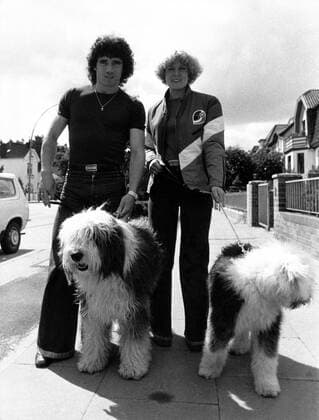 Kevin Keegan (Hamburger SV) mit Ehefrau Jean und den Hunden Oliver und Heidi