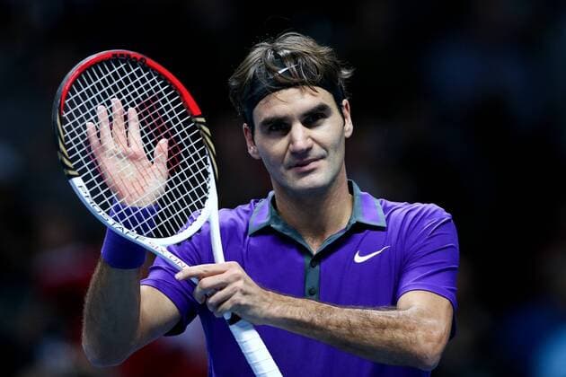 Tennis - ATP Tennis Herren World Tour finals 2012 - Roger Federer (SUI) thanks the crowd after winning at the O2 Arena, London 