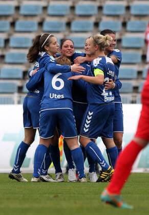 GER, 1.Bundesliga, Frauen, FF USV Jena vs VFL Sindelfingen 11.11.12, Jena, Ernst-Abbe-Sportfeld, GER, 1.Bundesliga, Frauen, FF USV Jena vs VFL Sindelfingen im Bild Torjubel USV nach dem 1:0 durch Ria Percival (Jena) during the match between FF USV Jena and VFL Sindelfingen on 2012 11 11
